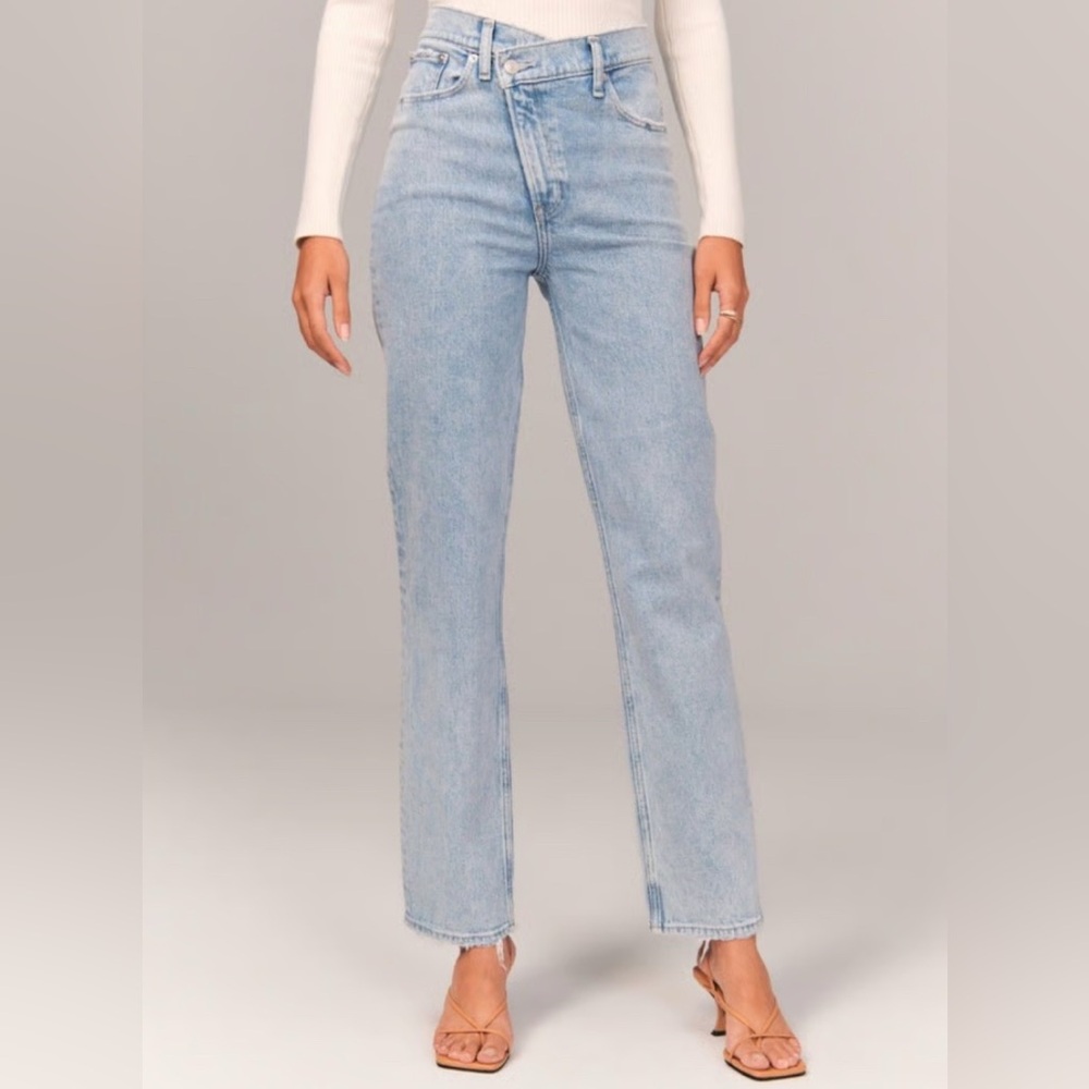 Abercrombie & Fitch Light Wash Criss Cross 90s Curve Love Jeans